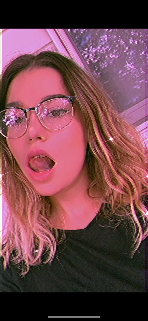 h0rnylilhippie photo 1